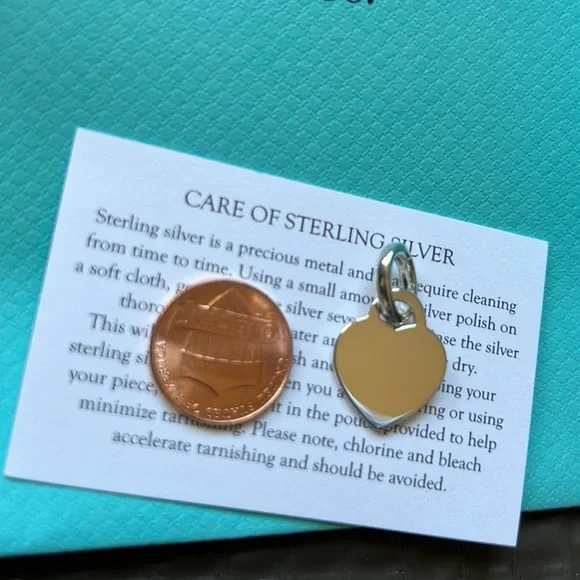 100% Authentic Tiffany&Co SS Charm with clasping ring - NEW - Picture 6 of 7